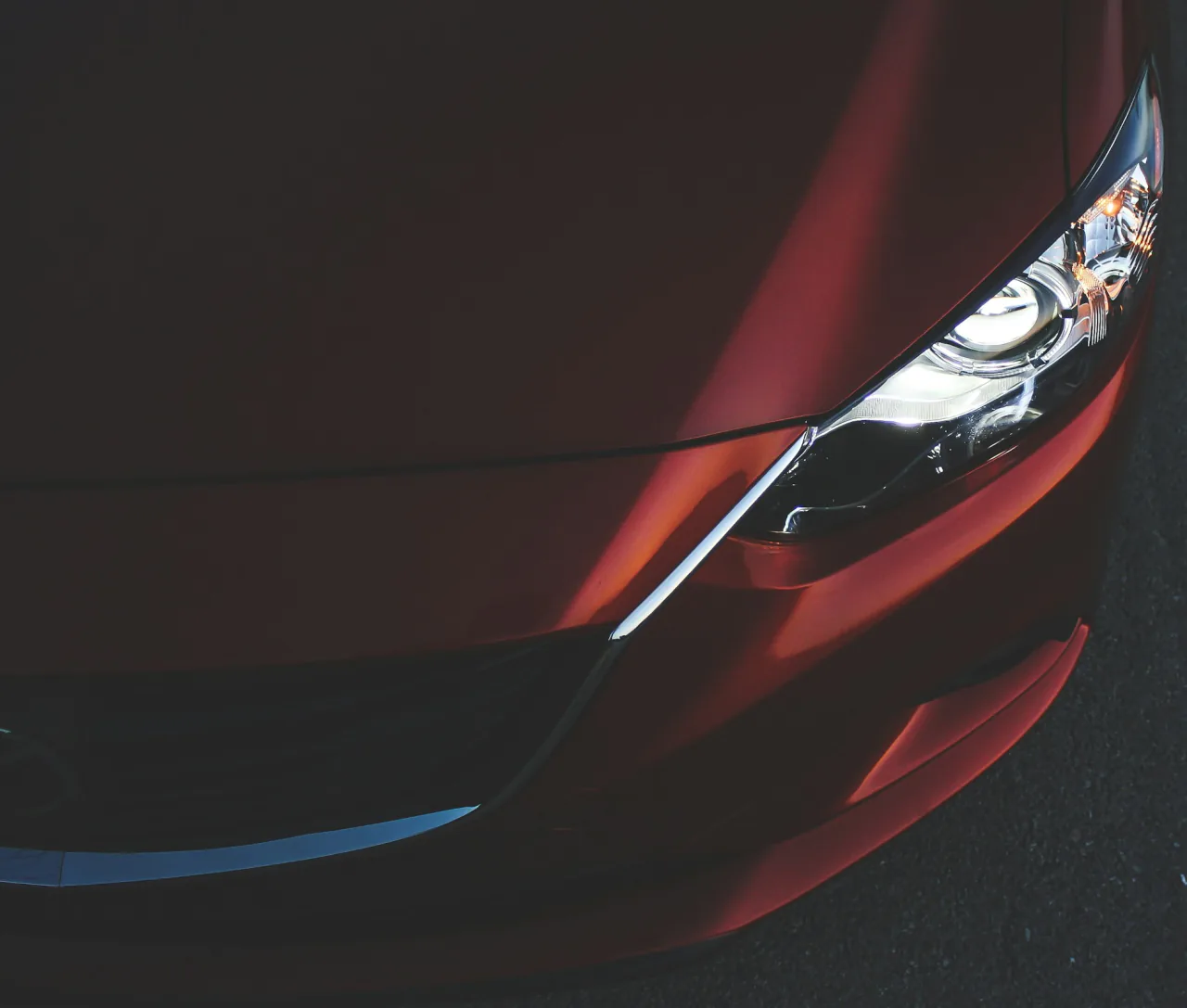 Червена Mazda за внос
